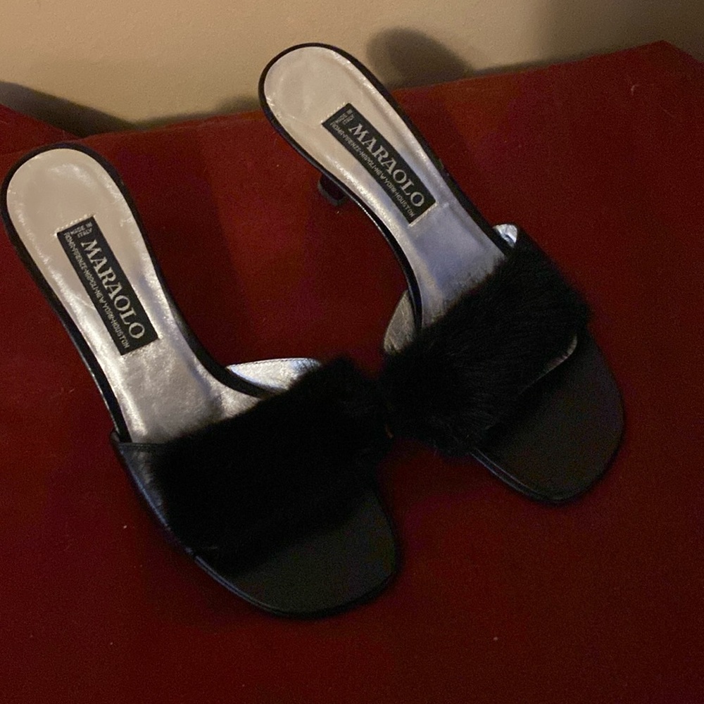 Maraolo low heel slip on with black fur new